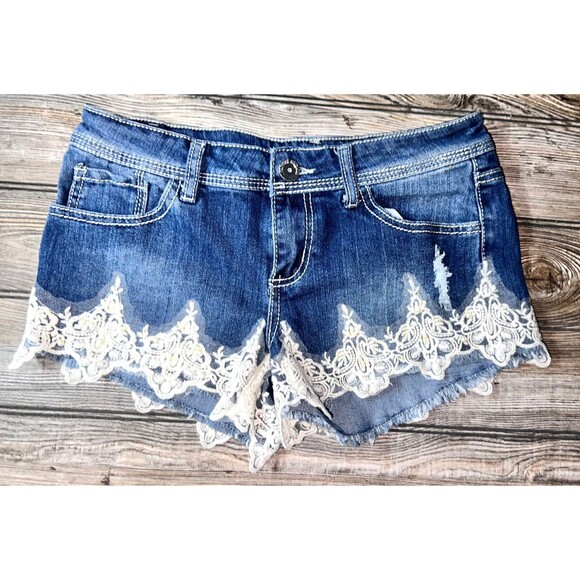 Almost Famous Denim Jean Shorts Sz 7 Lace Trim Cut Off - Picture 1 of 3